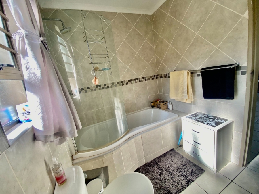 2 Bedroom Property for Sale in Potchefstroom North West